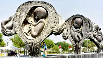 Sculpturile care îți arată viața oamenilor înainte să se nască