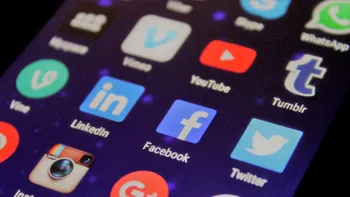 Alte aplicații populare Android îți dau datele lui Facebook fără ca tu să știi