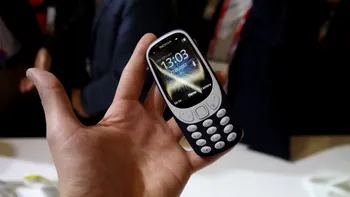 Telefoanele de vorbit au revenit la modă: Cum se compară cu smartphone-urile
