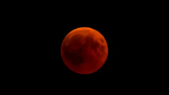 Cum vezi Super Luna Sângerie, fenomenul astronomic deosebit