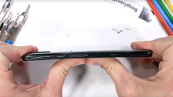 Telefonul chinezesc mai rezistent decât pare: cum e noul Xiaomi