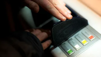 Cum poți fi furat la bancomat în România: Poliția explică schemele folosite de hoți