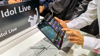 Telefonul căruia îi atașezi alt ecran ca să fie ca modelele pliabile Samsung și Huawei