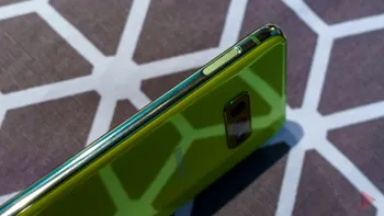 Samsung a creat cel mai bun rival pentru iPhone Xr: cum e Galaxy S10e