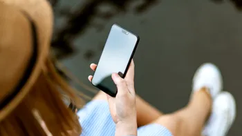Accesoriul ieftin ce demonstrează că telefoanele sunt prea mari