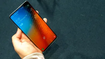 Samsung a reparat problema majoră de pe Galaxy S10, dar mai durează un pic