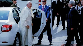 Dacia papamobil: cum ar putea mașina românească să-l ajute pe Papa