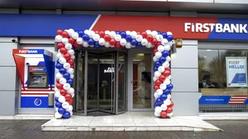 First Bank, victimă majoră a „taxei pe lăcomie”: concediază și închide filiale