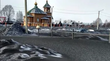 Cum îi afectează pe ruși zăpada neagră și verde care le acoperă țara