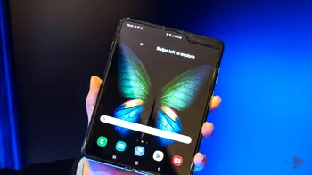 Samsung nu lasă martori: telefoanele Galaxy Fold, rechemate în fabrică