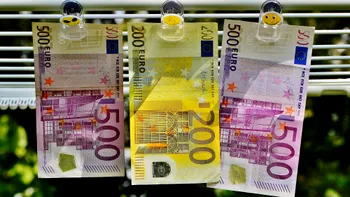 Curs valutar BNR, 3 aprilie: Euro scade din nou. Ce se întâmplă cu dolarul