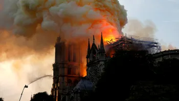 Incendiul de la Notre Dame, subiect de conspirații pe YouTube