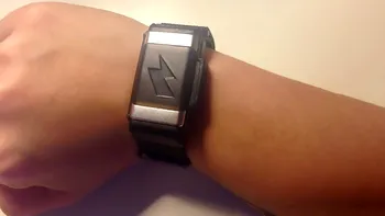 Gadgetul care te scapă de vicii prin electroșocuri: se vinde ca pâinea caldă pe Amazon și funcționează
