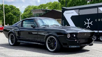 „Corcitura” de Mustang cu Tesla: mașina din anii '60 reinventată pentru 2019