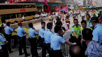 Chinezii îți arată cel mai frumos mod în care să protestezi și să nu te recunoască poliția