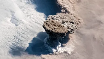 Poza incredibilă realizată din spațiu cu erupția vulcanului Raikoke