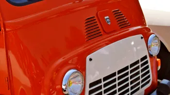 Dacia surpriză din noul sediu Renault. Elena Ceaușescu ar fi interzis-o