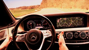 Mercedes recunoaște că te spionează și știe unde e mașina ta în orice moment