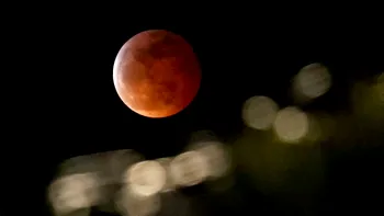 Eclipsa de Lună vizibilă din România: la cât să fii atent ca să n-o ratezi
