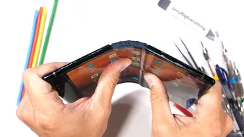 Cum a dat Samsung naștere unei posibile revoluții: ce se întâmplă cu piața telefoanelor pliabile