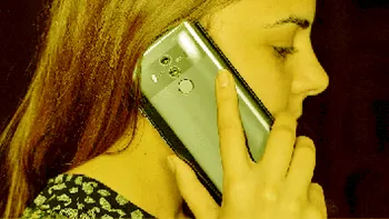 Interzis la telefon în mașină: modificarea din codul rutier care poate salva vieți