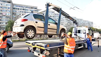 A început ridicarea mașinilor în București: cât te costă și de ce trebuie să te ferești