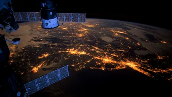 „OZN pe băț”: Elon Musk anunță metoda ciudată prin care te vei conecta la sateliții săi