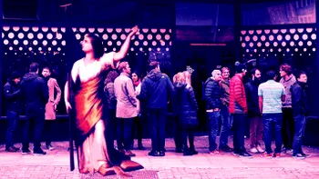 Românii au libertatea să cumpere orice, dar încă nu fac nimic cu ea