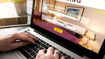 Booking te minte că mai e 