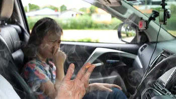 Amenzi fabuloase pentru cei care fumează lângă copii