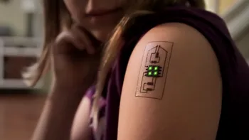 Acest gadget cât un tatuaj îți zice în timp real cât ai băut
