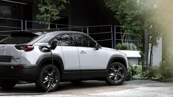Mașinile electrice, mai periculoase pentru mediu decât diesel: cum a ajuns Mazda la această concluzie
