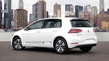 ANAF îți dă, dar nu-ți bagă și în traistă: Volvo la 2100 lei, Volkswagen Golf la 800 lei