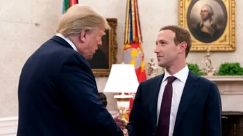 Întâlnirea secretă a lui Trump cu Zuckerberg, o posibilă explicație pentru politica Facebook