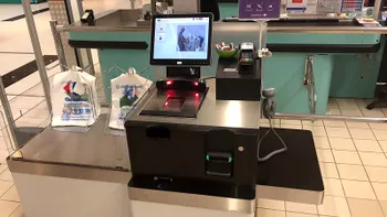 Cea mai ciudată formă de protest împotriva roboților: ce se întâmplă în supermarket