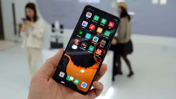 Cum arată telefonul viitorului: fără butoane, porturi sau camere vizibile