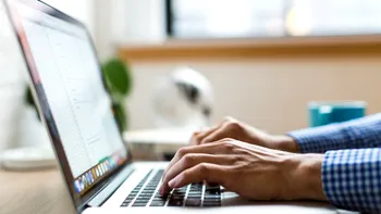 Antivirusul care urmărește tot ce faci online și îți vinde mai departe datele