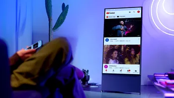 Televizorul pentru generația Instagram funcționează atât pe verticală, cât și pe orizontală