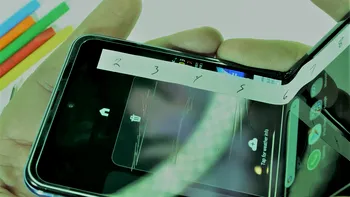 VIDEO Cât de durabil e, de fapt, ecranul de pe Samsung Galaxy Z Flip