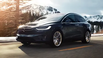 Cât de sigură este Tesla Model X: un bărbat spune că mașina i-a salvat viața într-un accident