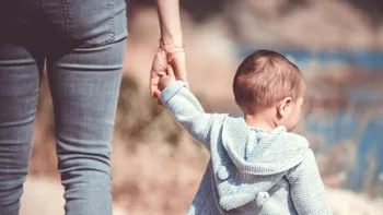 Părinții primesc până la 150 de euro de la stat: cum pot fi folosiți banii