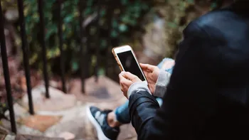 Startupul care vrea să-ți dea semnal la telefon oriunde în lume, prin sateliți
