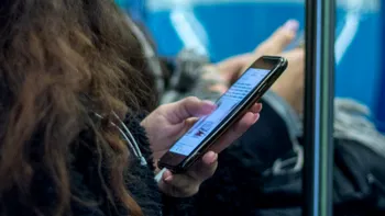 Cât de des trebuie să-ți dezinfectezi telefonul în această perioadă