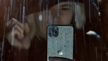 Cum schimbi automat poza de tapet la iPhone, odată cu trecerea la modul întunecat