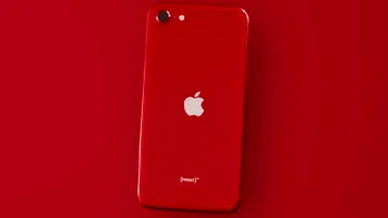 Cum se îmbogățește Apple: ce telefoane mai rămân fără căști și încărcător în cutie, la același preț