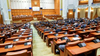 Fără pensii speciale, parlamentarii au niște sporuri absolut surprinzătoare: câteva mii de lei pentru fiecare