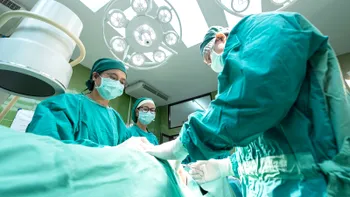 Cât de gravă e criza medicilor din România: salarii cât o mașină pe care nu le vrea nimeni
