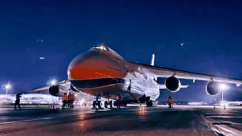 FOTO Cele mai importante două avioane din România au adus echipamente necesare pentru medici
