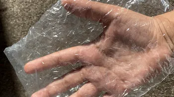 A inventat plasticul biodegradabil la 17 ani: din ce e făcut și cât de repede ”dispare”
