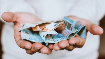 Atenție, români! E ilegal ca o bancă să facă așa ceva. Scandalul care privește toți clienții s-a lăsat cu amendă